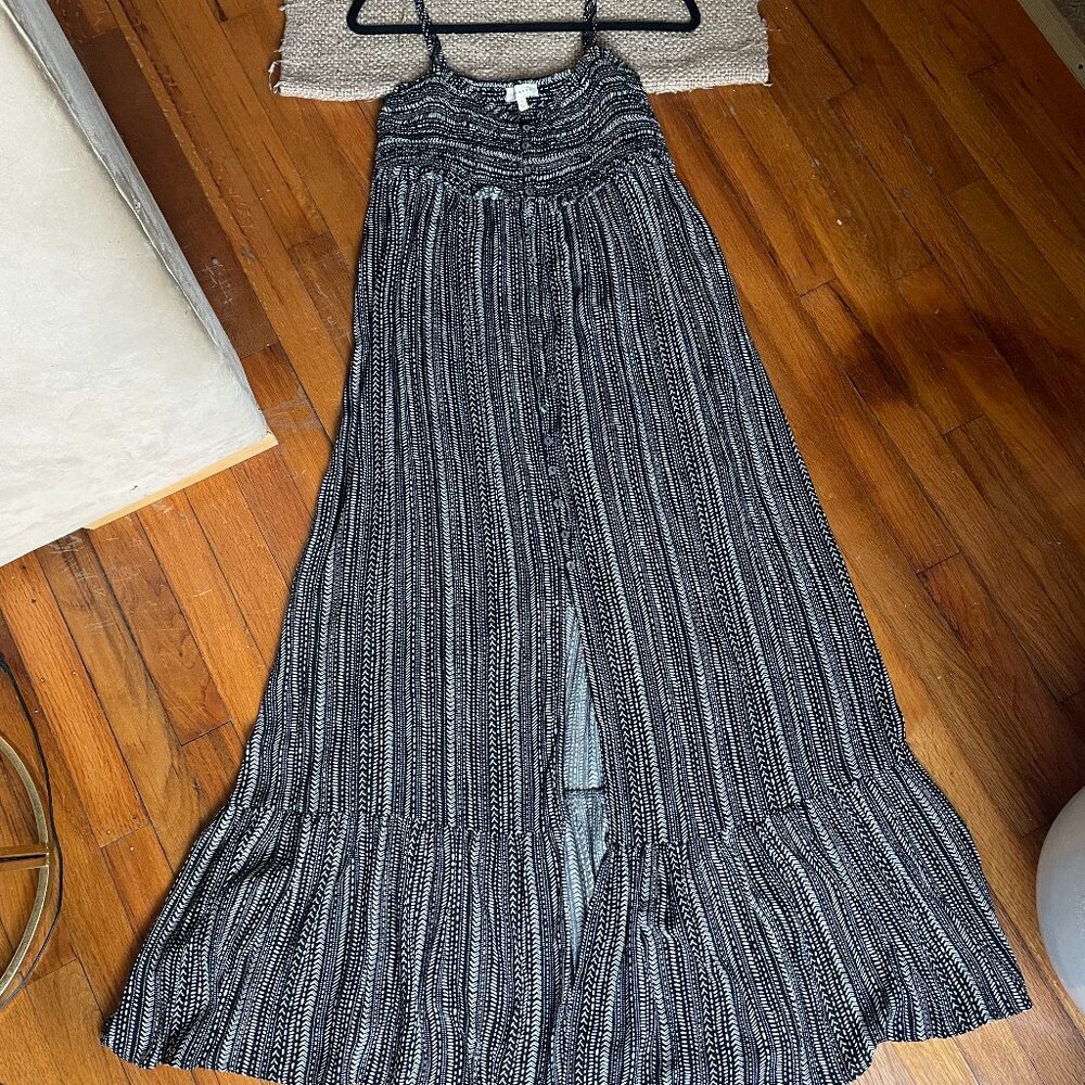 Pomesa Size Small • Black & White Printed Maxi Dress with Ruffle Hem